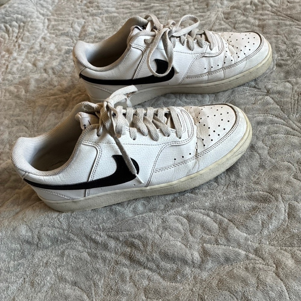 Nike Womens Court Vision Low Sneakers Size 11 White Black